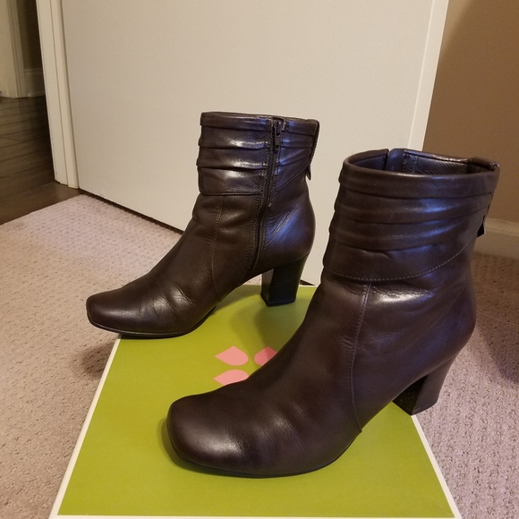 Booties - Picture 4 of 4